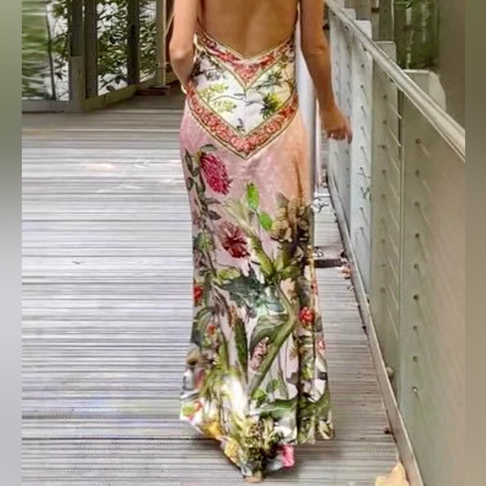 ❤️Hello Gorgeous! Printed Halter Neck Backless Maxi Dress - Picture 7 of 10
